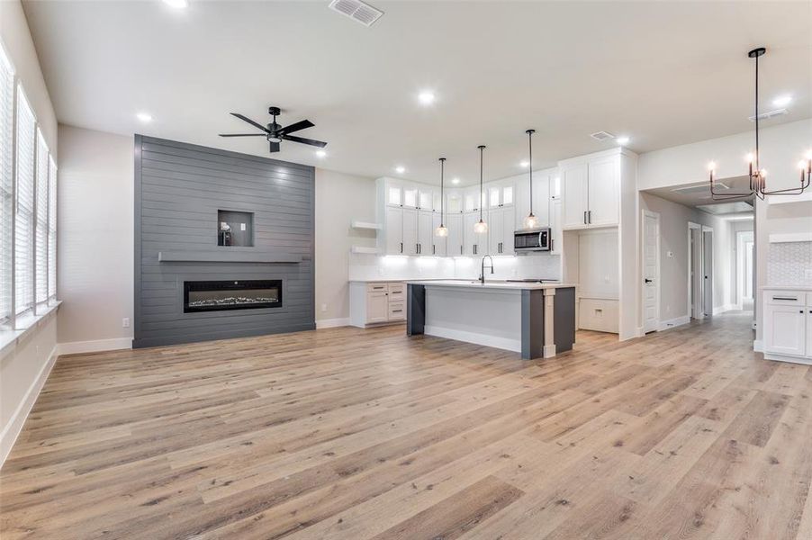 Spacious, unfurnished interior of a new home in , Dallas (Image 11).