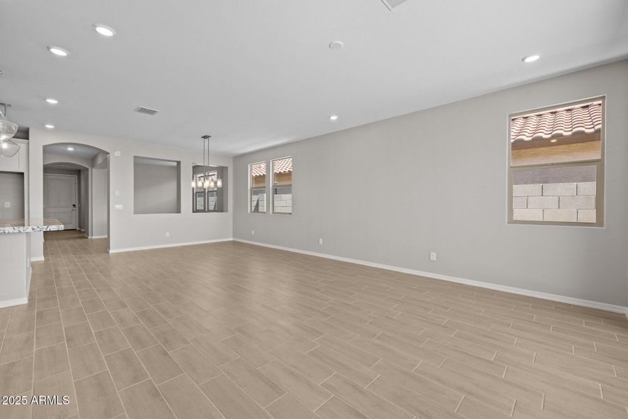 6)GREAT ROOM 6)GREAT ROOM