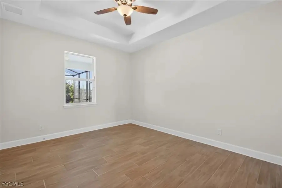 Spacious, unfurnished interior of a new home in Cape Coral, Cape Coral (Image 28).