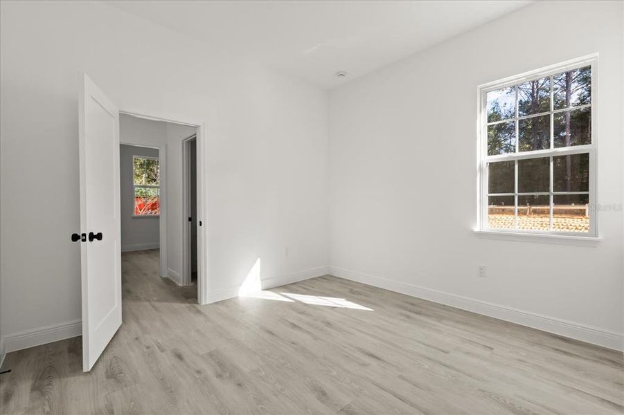 Spacious, unfurnished interior of a new home in , Citrus Springs (Image 24).