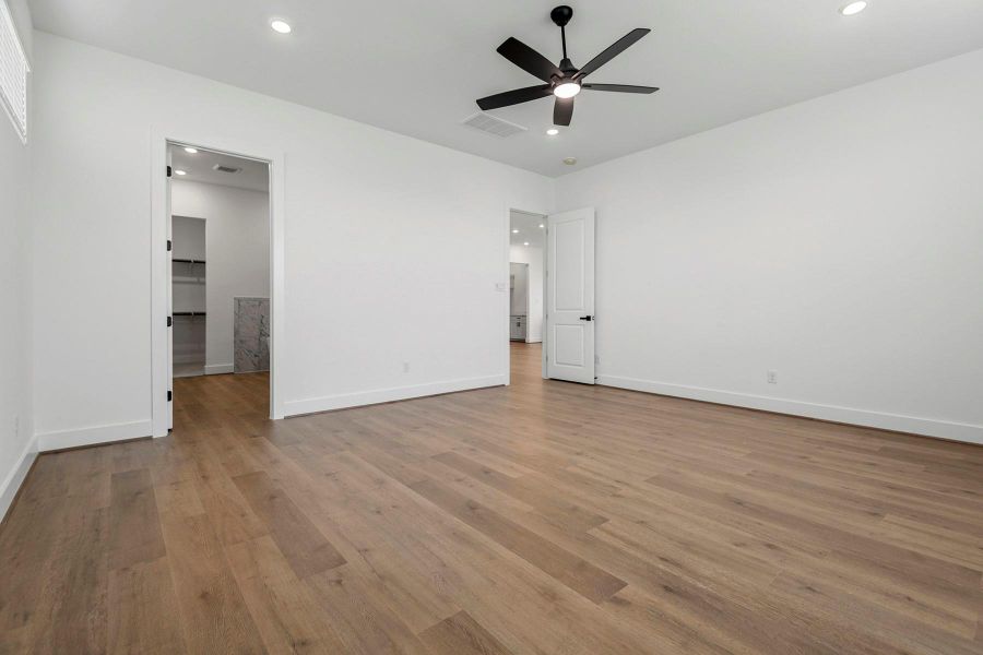 Spacious, unfurnished interior of a new home in Hallimore Ranch, Rosenberg (Image 12). Spacious, unfurnished interior of a new home in Hallimore Ranch, Rosenberg (Image 12).