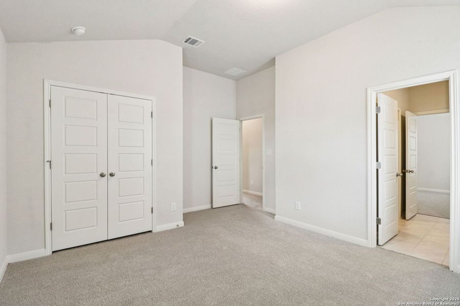 Spacious, unfurnished interior of a new home in Fox Falls, Boerne (Image 37). Spacious, unfurnished interior of a new home in Fox Falls, Boerne (Image 37).