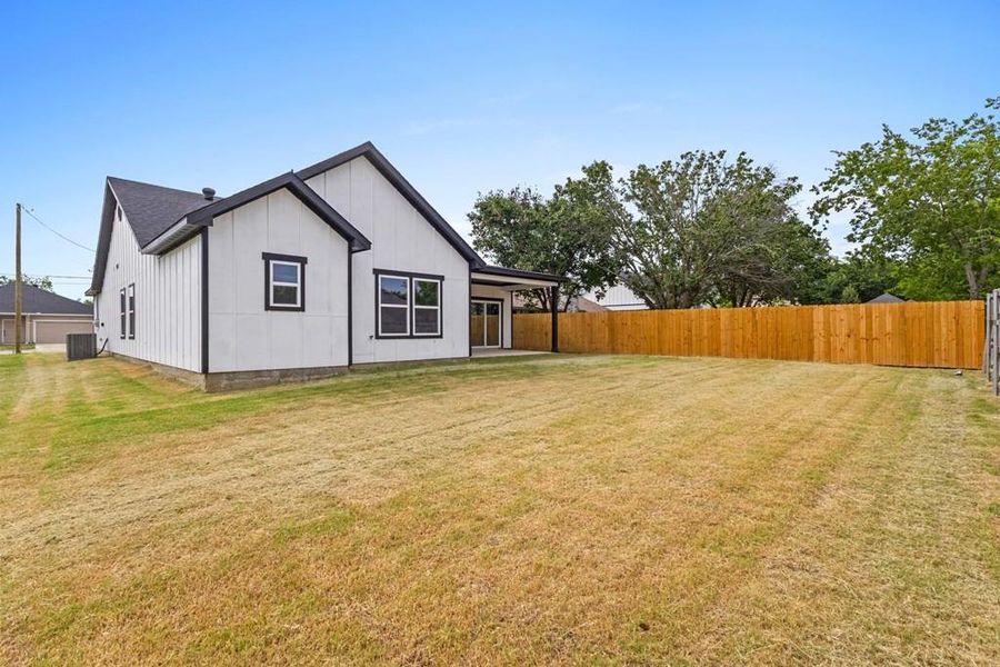 Front exterior of a new home in , Kaufman, TX, highlighting curb appeal (Image 23).