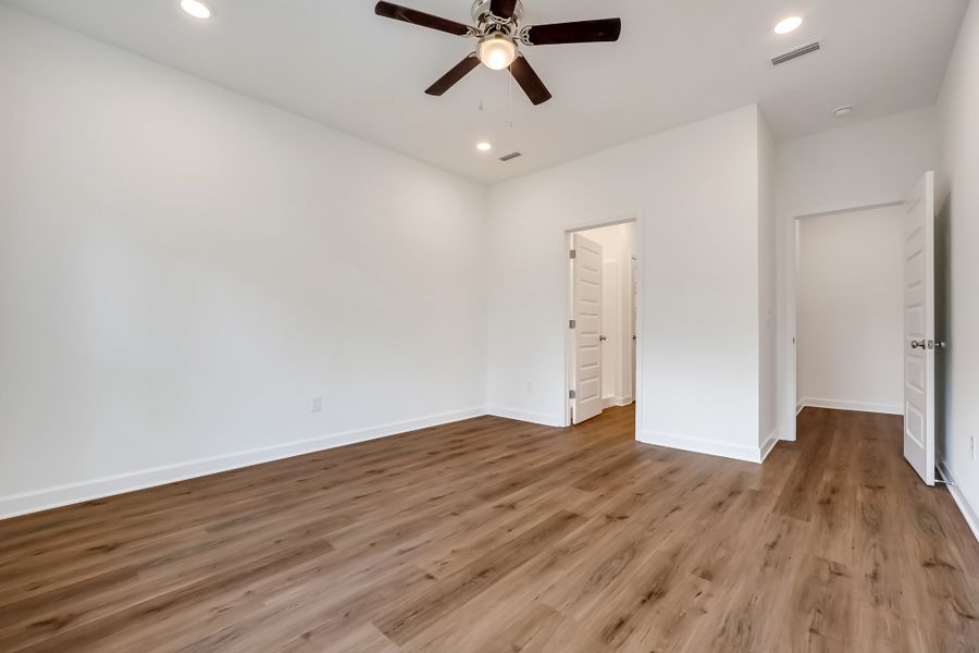 Spacious, unfurnished interior of a new home in Barton's Bend, Crestview (Image 40). Spacious, unfurnished interior of a new home in Barton's Bend, Crestview (Image 40).