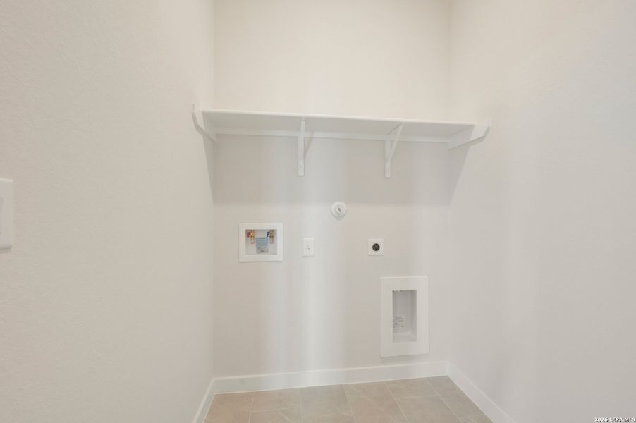 Spacious, unfurnished interior of a new home in Mayfair - Select Classic Series, New Braunfels (Image 19).