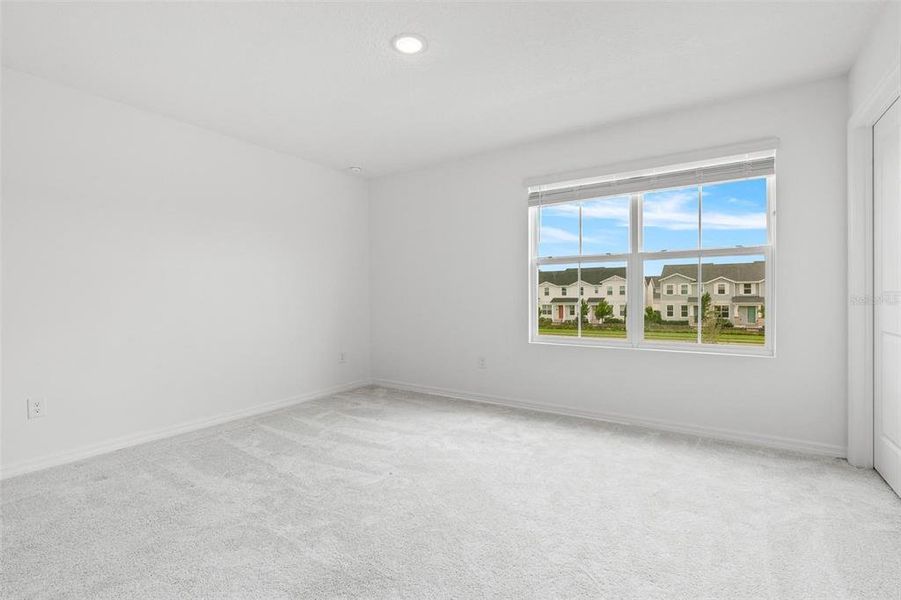 Spacious, unfurnished interior of a new home in , Winter Garden (Image 20).