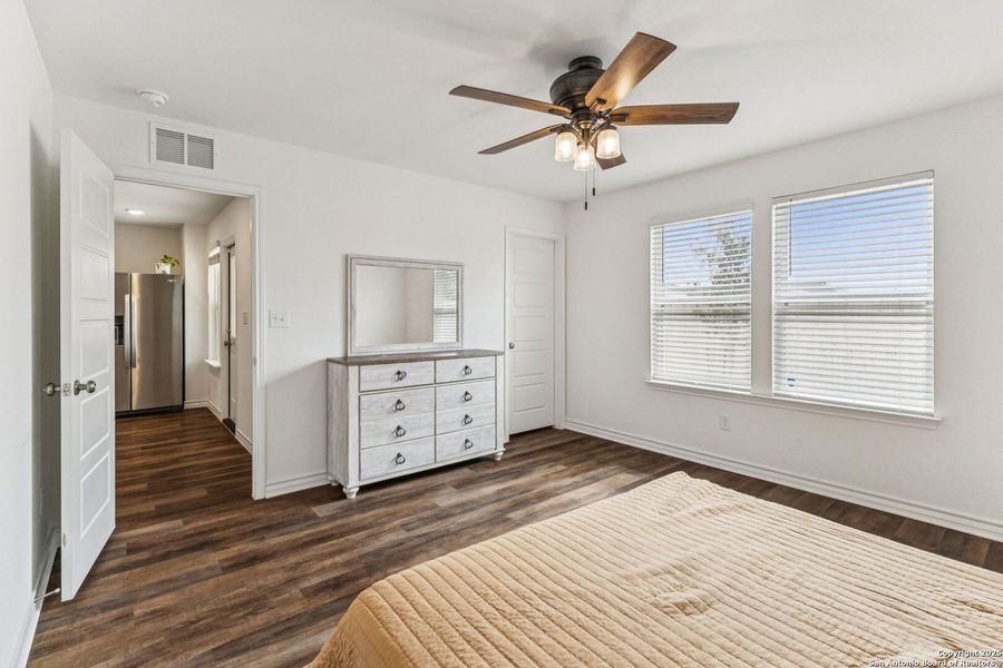 Spacious, unfurnished interior of a new home in , San Antonio (Image 22).