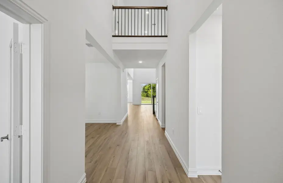 Spacious, unfurnished interior of a new home in Wilson Creek Meadows, Celina (Image 26).