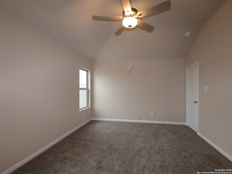 Spacious, unfurnished interior of a new home in Winding Brook, San Antonio (Image 15).