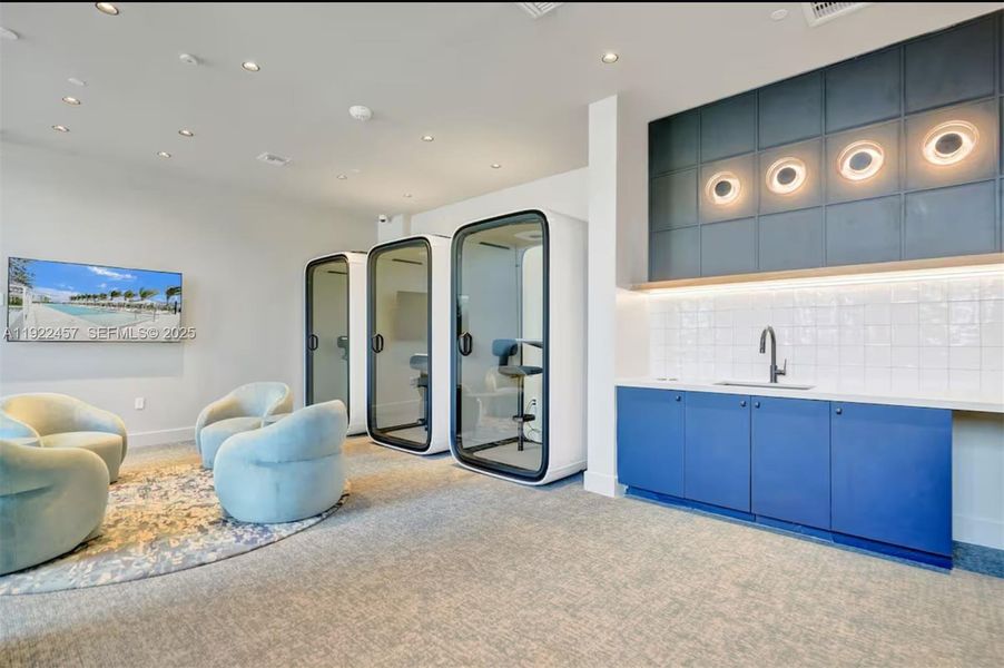 Community amenities in , North Miami Beach (Image 17).