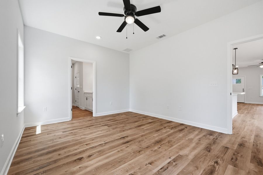 Spacious, unfurnished interior of a new home in McCarthy Estates, Defuniak Springs (Image 31). Spacious, unfurnished interior of a new home in McCarthy Estates, Defuniak Springs (Image 31).