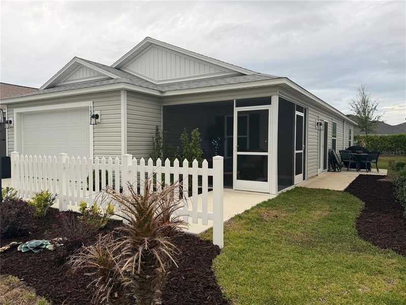 Image 6 of a home in . Image 6 of a home in .