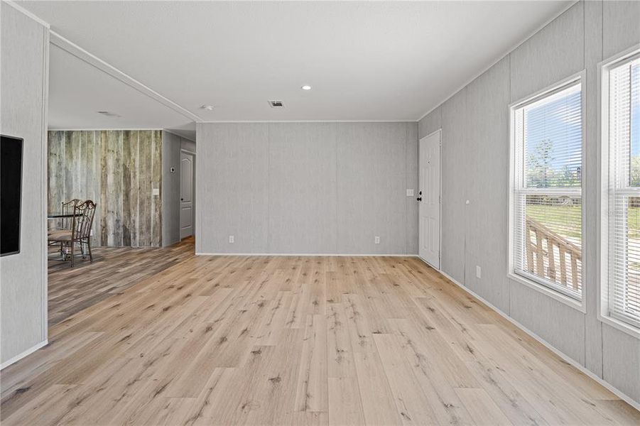 Spacious, unfurnished interior of a new home in , Bronson (Image 15).