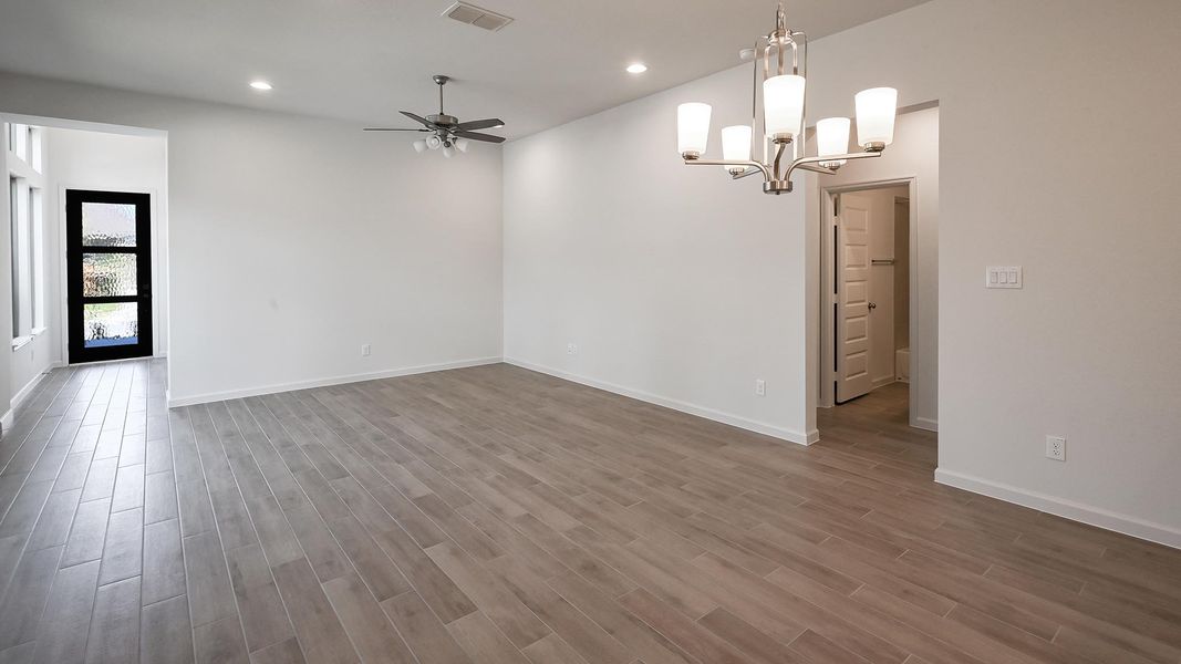 Spacious, unfurnished interior of a new home in Crosswinds 40', Kyle (Image 14).