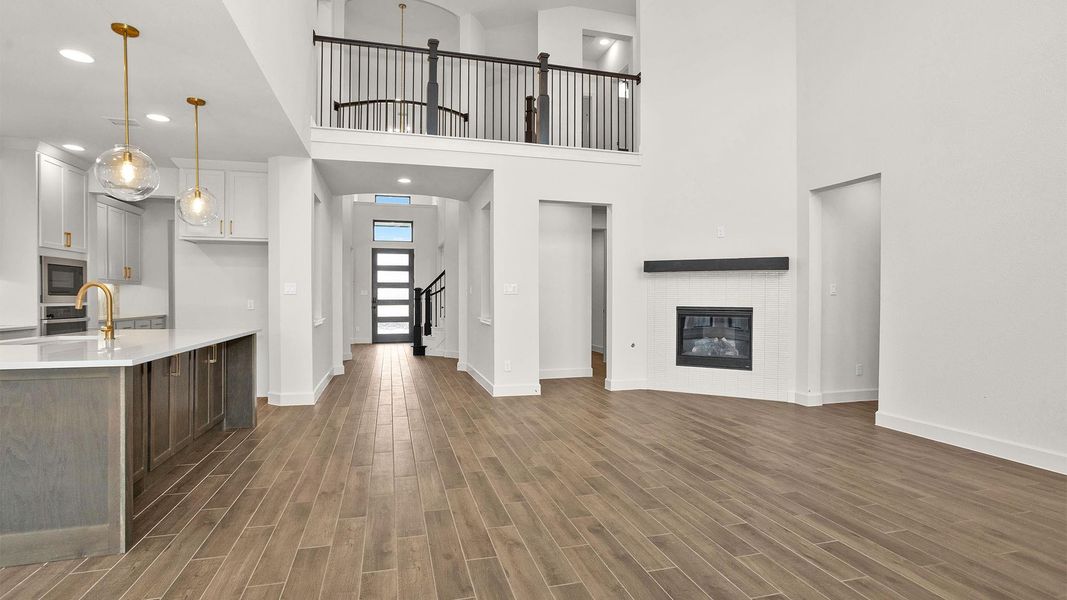 Spacious, unfurnished interior of a new home in Candela, Richmond (Image 8).
