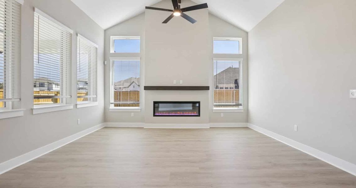 Spacious, unfurnished interior of a new home in 6 Creeks, Kyle (Image 20).