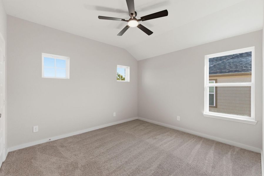 Spacious, unfurnished interior of a new home in , Fresno (Image 25).