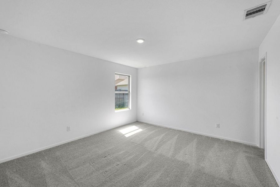 Spacious, unfurnished interior of a new home in Tavola, New Caney (Image 15).