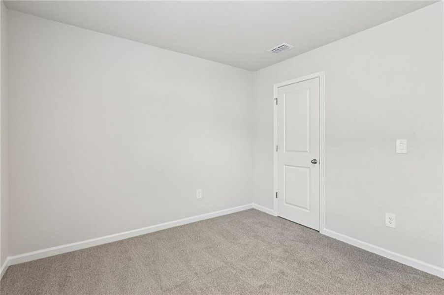 Spacious, unfurnished interior of a new home in Ivey Township, Dallas (Image 34).