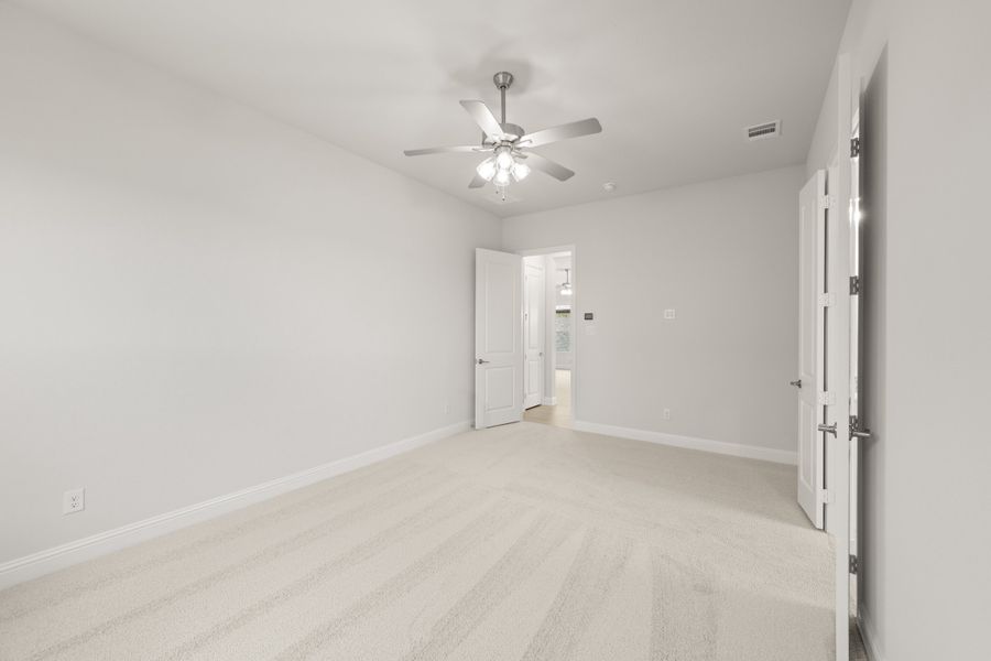 Spacious, unfurnished interior of a new home in Sheppard's Place, Waxahachie (Image 23). Spacious, unfurnished interior of a new home in Sheppard's Place, Waxahachie (Image 23).