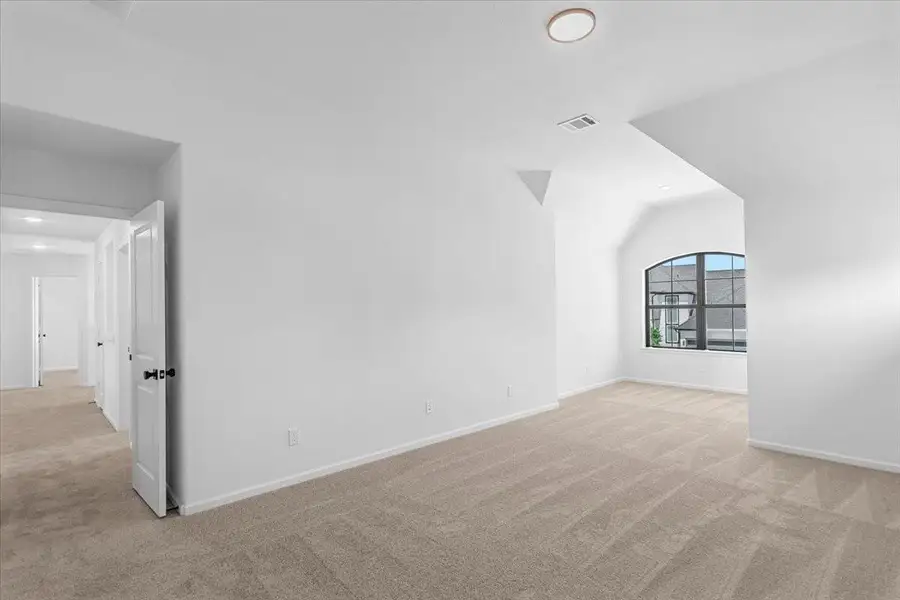 Spacious, unfurnished interior of a new home in , Missouri City (Image 32).