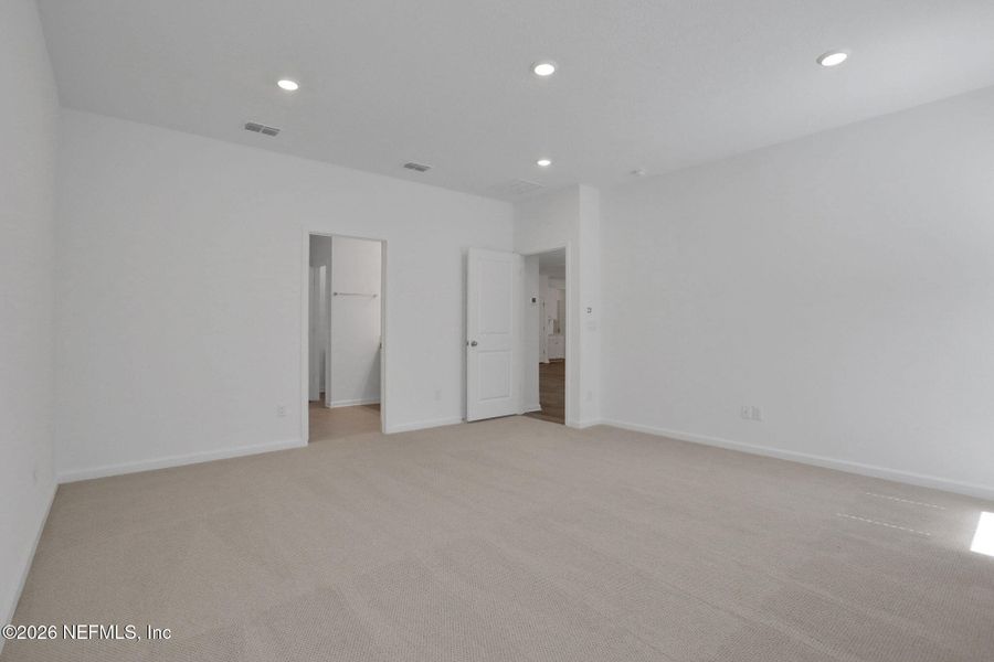 Spacious, unfurnished interior of a new home in Jennings Farm, Middleburg (Image 26).