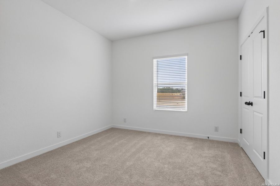 Spacious, unfurnished interior of a new home in Nopal Valley, San Antonio (Image 22).