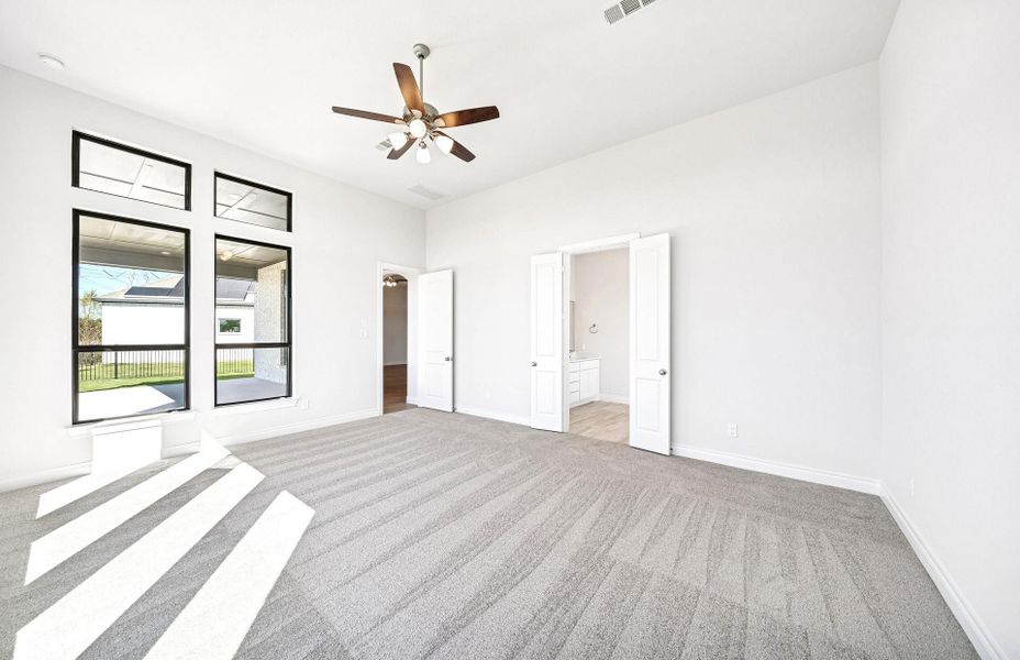 Spacious, unfurnished interior of a new home in Bridgeland 60′, Cypress (Image 13).