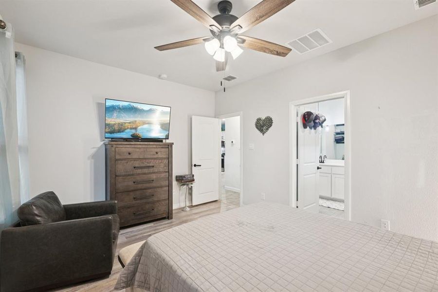 Furnished interior view inside a new home in Springhill South, Boyd (Image 28). Furnished interior view inside a new home in Springhill South, Boyd (Image 28).