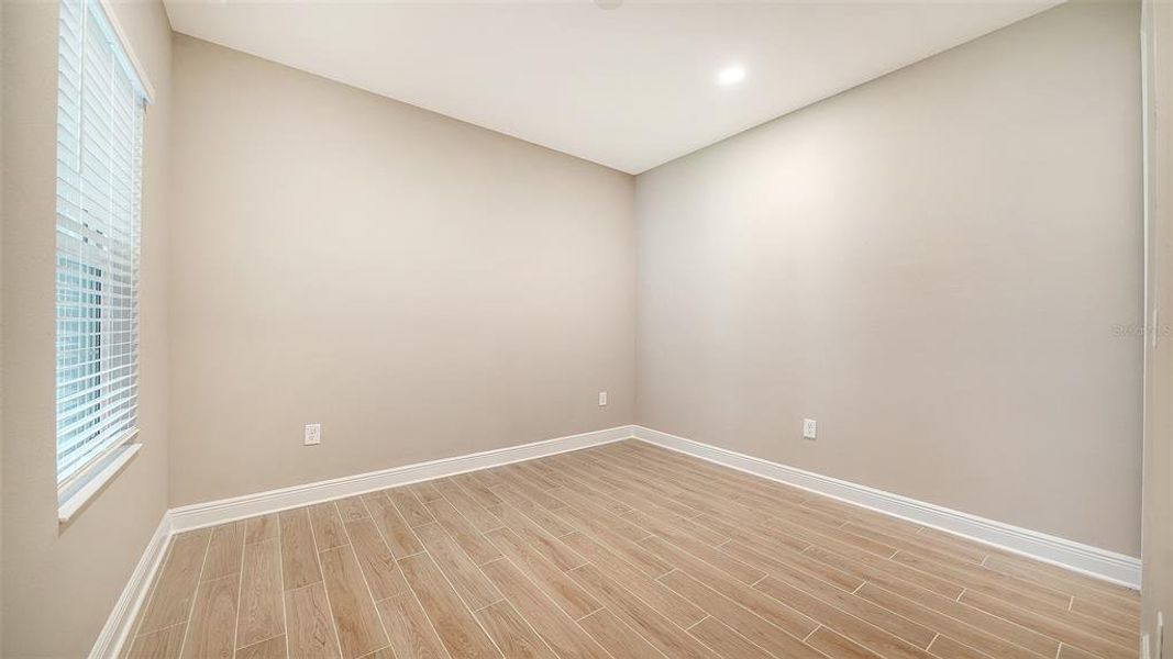 Spacious, unfurnished interior of a new home in Windward, Lakewood Ranch (Image 34).