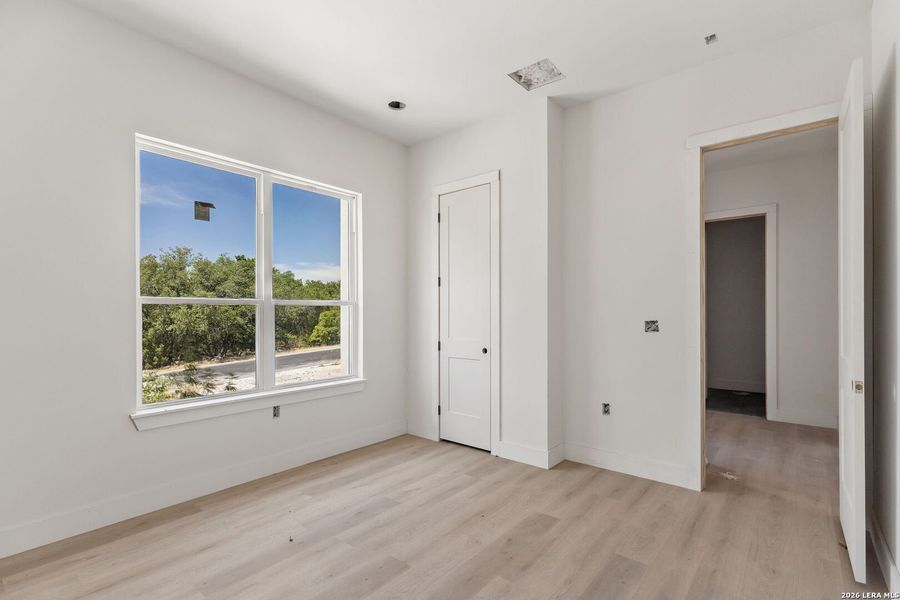 Spacious, unfurnished interior of a new home in , Horseshoe Bay (Image 9).