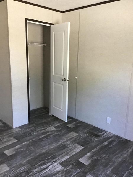 Spacious, unfurnished interior of a new home in , Walterboro (Image 8).