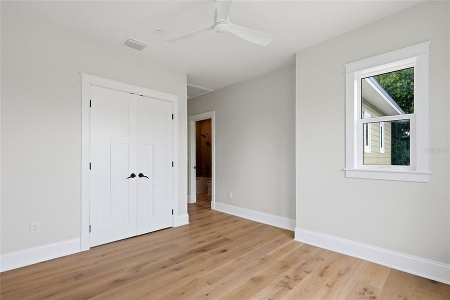 Spacious, unfurnished interior of a new home in , St. Petersburg (Image 34).