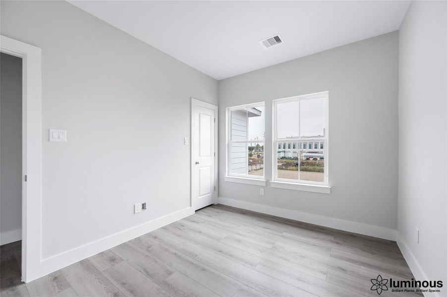 Spacious, unfurnished interior of a new home in Metro Village, Houston (Image 5).