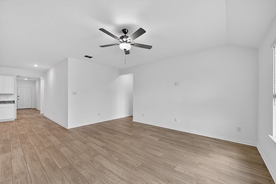 Spacious, unfurnished interior of a new home in River Ridge, Crandall (Image 15).