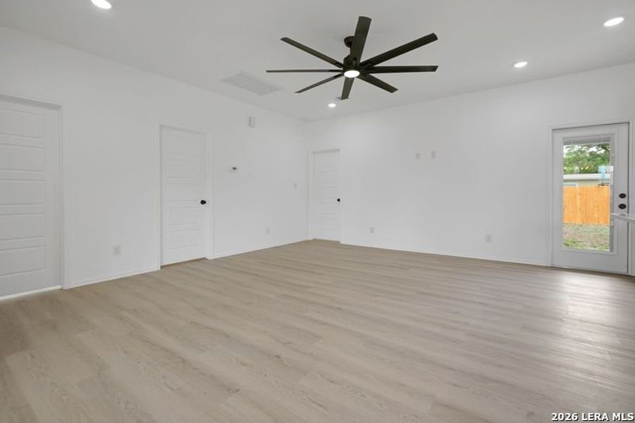 Spacious, unfurnished interior of a new home in , San Antonio (Image 22).