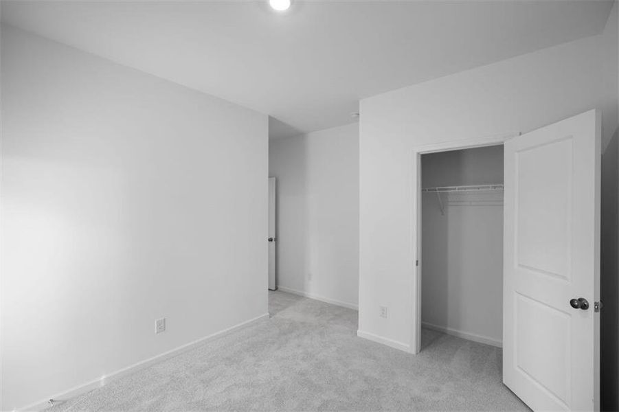 Spacious, unfurnished interior of a new home in Hampton Trace, Marietta (Image 22).