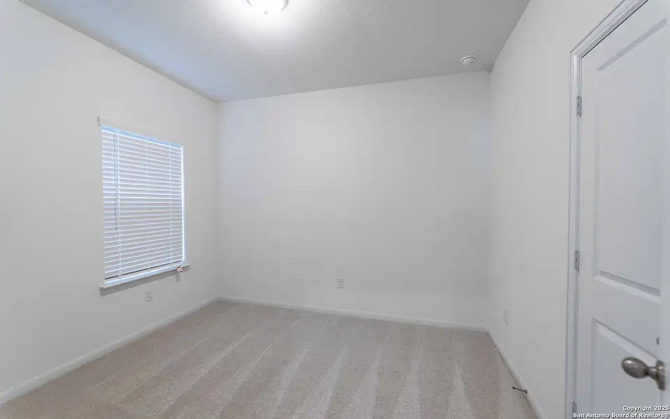 Spacious, unfurnished interior of a new home in Hennersby Hollow, San Antonio (Image 6). Spacious, unfurnished interior of a new home in Hennersby Hollow, San Antonio (Image 6).