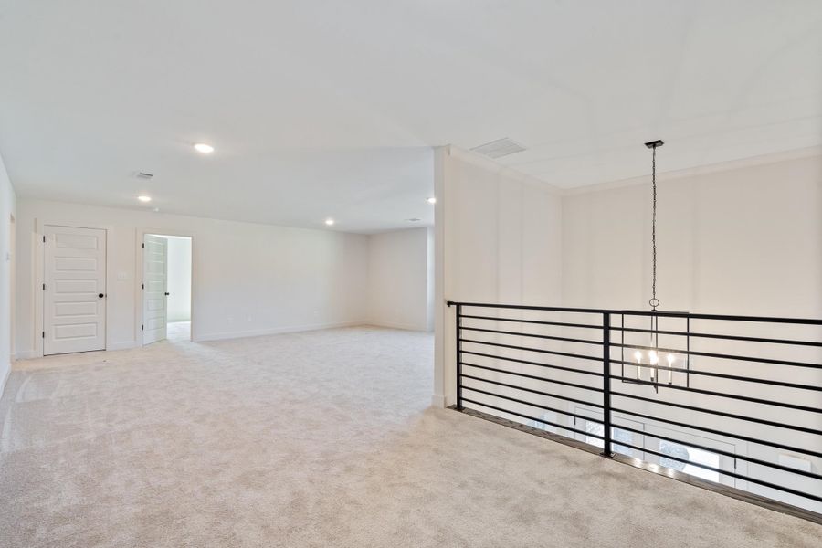 Spacious, unfurnished interior of a new home in White Oak, Arlington (Image 27).