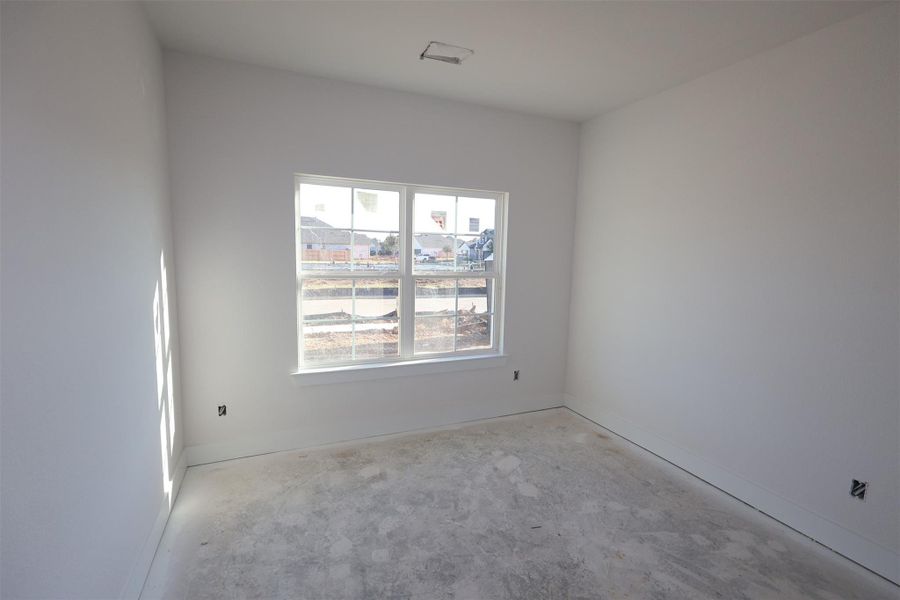 Spacious, unfurnished interior of a new home in Sorella, Tomball (Image 14).