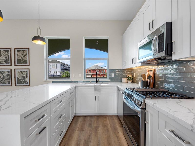 Take in the impressive length of the countertop, offering ample space for mealprep, entertaining, and all your culinary adventures. Take in the impressive length of the countertop, offering ample space for mealprep, entertaining, and all your culinary adventures.