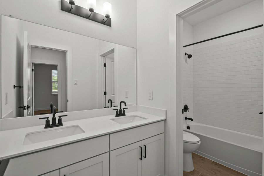 Hall bath (*Photo not of actual home and used for illustration purposes only.)