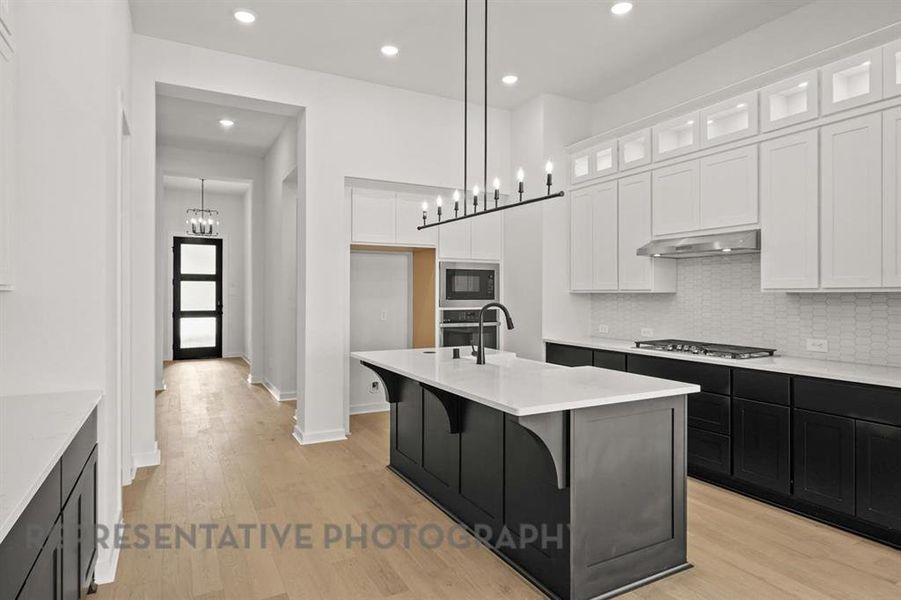 Furnished interior view inside a new home in Ridge Crossing, Waxahachie (Image 5).