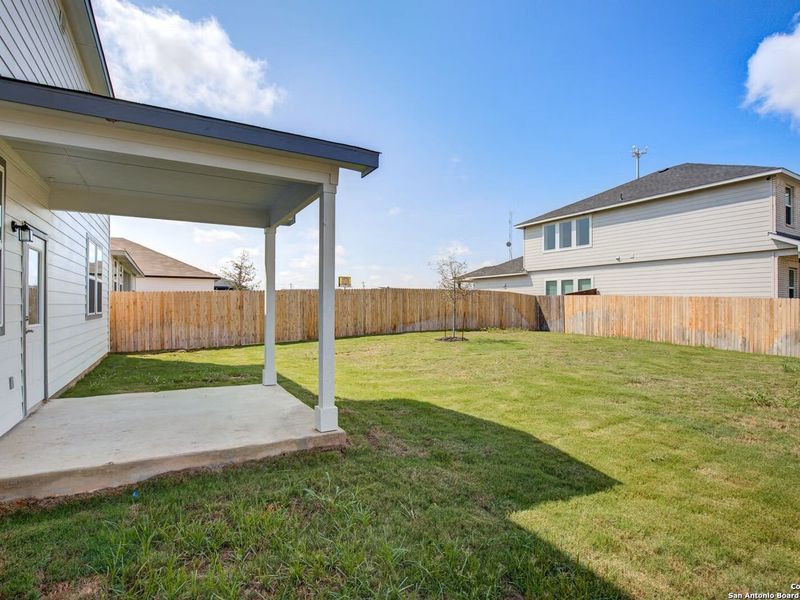Exterior details and patio area of a home in Hannah Heights, Seguin (Image 3).