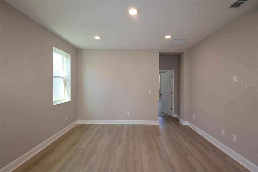 Spacious, unfurnished interior of a new home in Lake Star at Ovation, Winter Garden (Image 16).