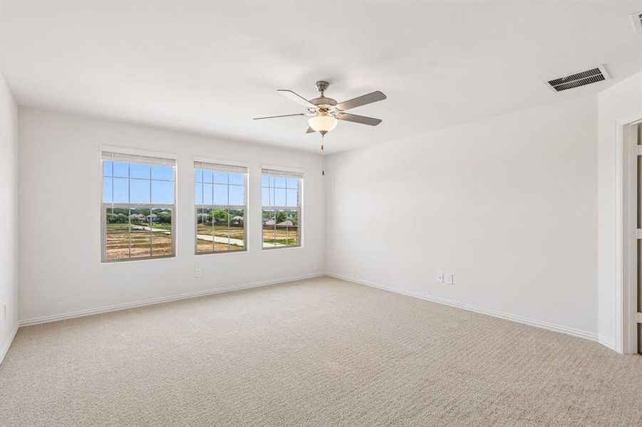 Spacious, unfurnished interior of a new home in Oak Ridge Park, Corinth (Image 32).