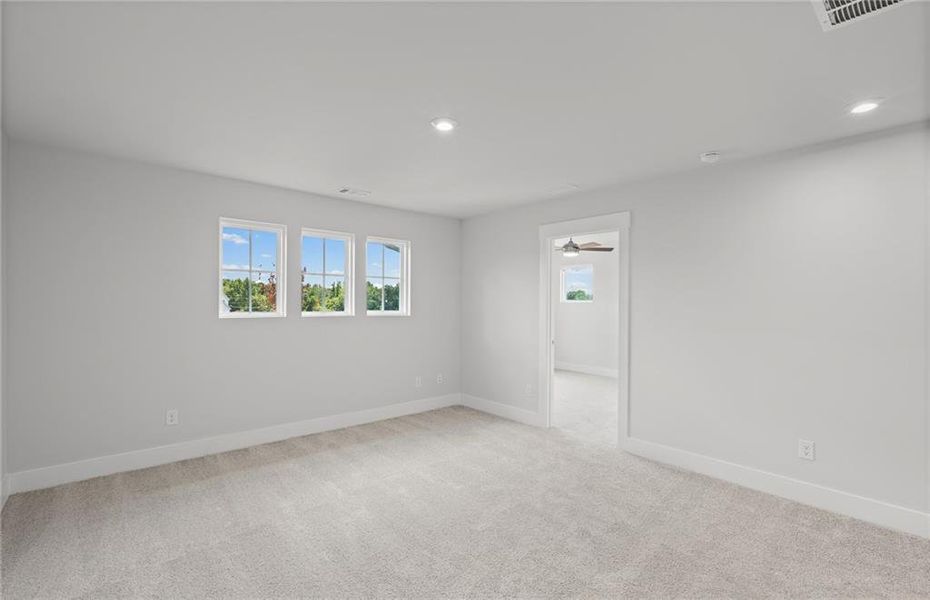 Spacious, unfurnished interior of a new home in Creekside at Skelton, Jefferson (Image 14).