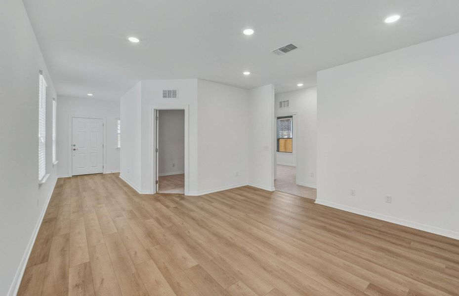 Spacious, unfurnished interior of a new home in Crosswinds, Kyle (Image 12). Spacious, unfurnished interior of a new home in Crosswinds, Kyle (Image 12).
