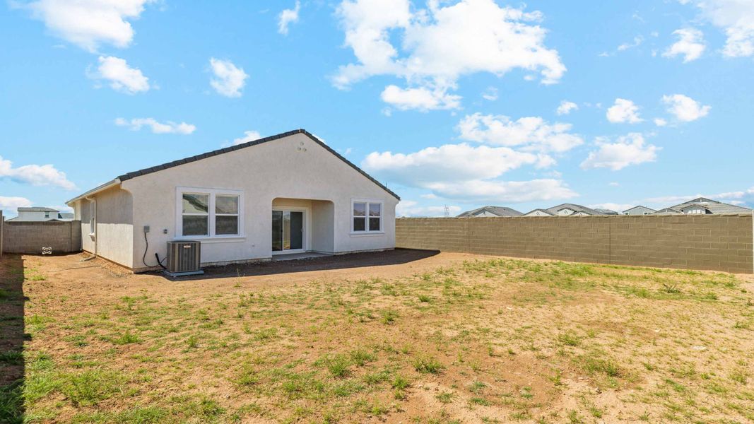 Exterior details and patio area of a home in Quail Ranch, San Tan Valley (Image 3).