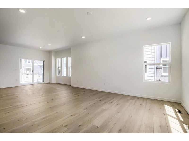 Spacious, unfurnished interior of a new home in Timber Lark, Fort Collins (Image 9).
